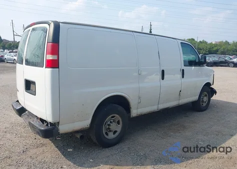 2009 Chevrolet Express 2500 Work Van z USA, uszkodzony, nr VIN 1GCGG25C691125228